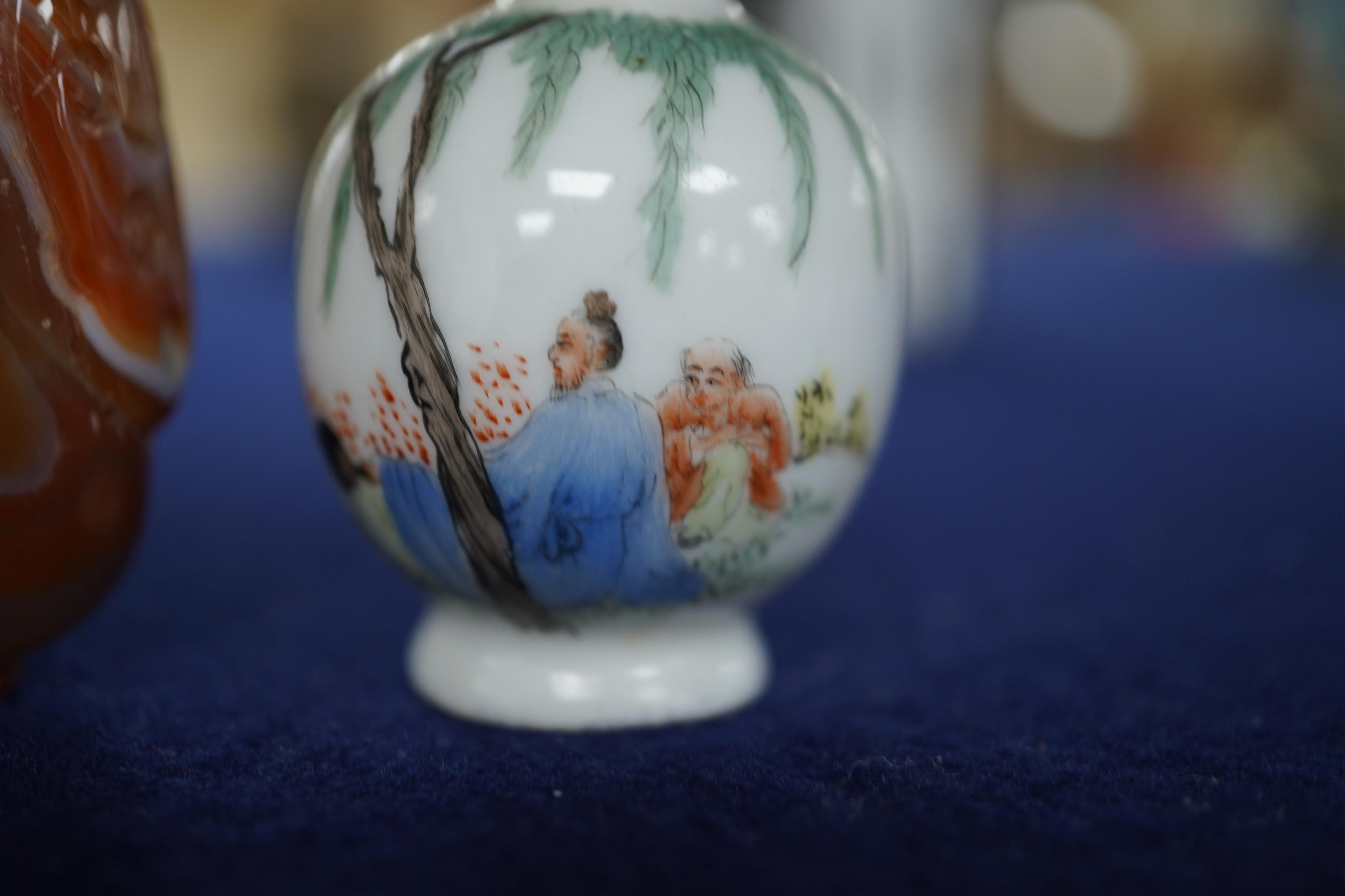 A Chinese erotic subject snuff bottle, a famille rose snuff bottle and a chalcedony snuff bottle (3), tallest 8cm